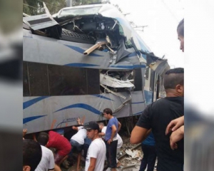 Столкнулись два поезда: около сотни пострадавших