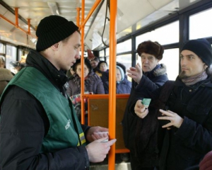 Безбілетник побив контролера тролейбуса