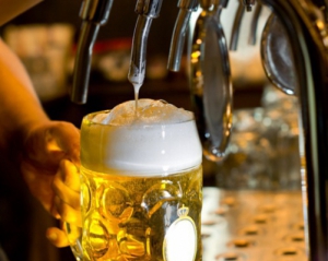 Залежні від пива труяться хімікатами – нарколог