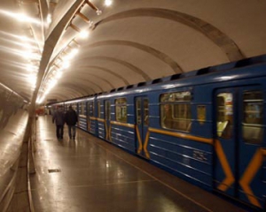 "Загроз немає" - метрополітен про тріснуту платформу на Героїв Дніпра
