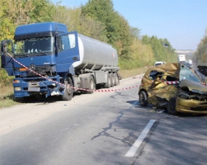 Мати скерувала авто на зустрічну смугу і розбилася із дочкою