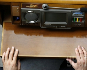 Фракцию Порошенко обвинили в саботаже увольнения судей