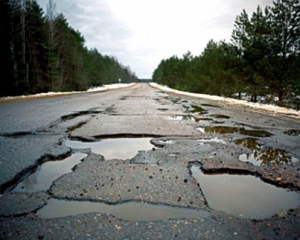 Українські дороги входять до п&#039;ятірки найгірших у світі
