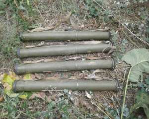 На Донбасі виявили схованки з боєприпасами