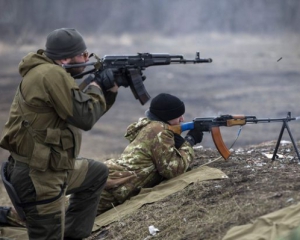 У Мар'їнці сили АТО відкрили вогонь у відповідь