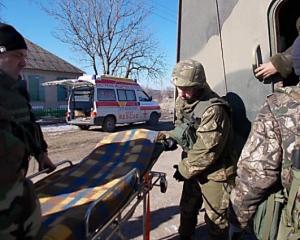 Трьох українських військовослужбовців поранили в зоні АТО