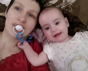 Умерла онкобольная Марьяна Калабай, которая отложила химию ради дочери