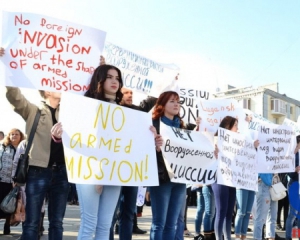 У ЛНР мітингують проти іноземних збройних місій