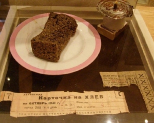 На випадок війни в Петербурзі встановили денну пайку хліба