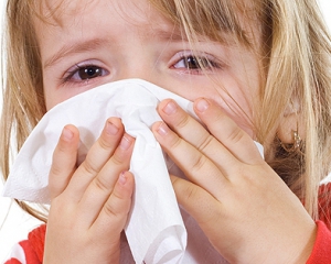 Від інфекції грипу дітям промивають носа після повернення з садка