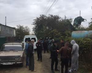 ФСБ проводит массовые обыски у крымских татар, есть задержанные