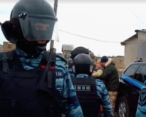 Задержанного крымчанина били и не давали звонить адвокату
