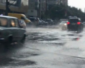 Негода в Україні: дорожники чергуватимуть на трасах цілодобово