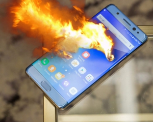 Samsung просить власників вимкнути свої Galaxy Note7 і здати їх в точки продажу