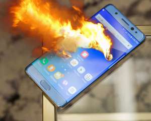 Samsung просит владельцев выключить свои Galaxy Note7 и сдать их в точки продаж