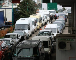 На границе Украины с Польшей стоят 1000 автомобилей