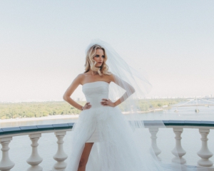 Українська супермодель розповіла, чому вийшла заміж у міні-сукні