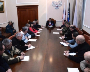 Захарченко на екстреній нараді заявив про новий виток бойових дій