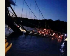 На курорте обрушился мост: 8 погибших, 30 раненых