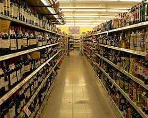 Супермаркети не продають спиртне вночі – радник мера