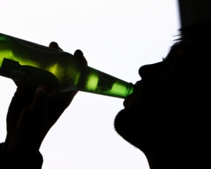 Кількість отруєних сурогатним алкоголем продовжує зростати