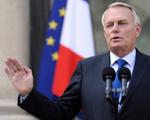 Украина и РФ должны продолжать разводить войска на Донбассе - МИД Франции