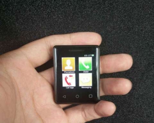 Самый маленький смартфон имеет размер спичечной коробки