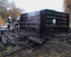 В Пирогове сгорела деревянная экспозиция