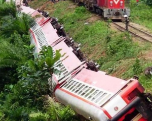 Авария поезда: погибло более полусотни человек