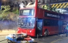 Двухэтажный автобус "не прошел" под мостом: 26 пострадавших
