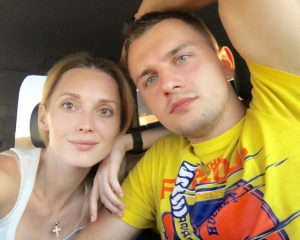 Другий чоловік — молодший на 12 років мотоцикліст