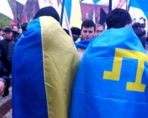 В Крыму оштрафовали 4 человека за крымско-татарские флаги
