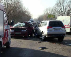 В зіткненні легкових автомобілів загинули 2 людини