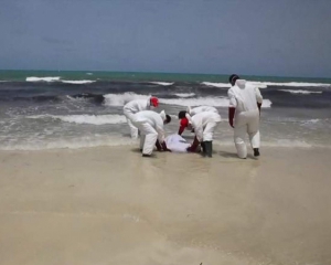 На пляже нашли 16 тел