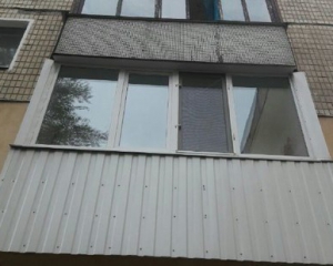 94-річний чоловік вистрибнув із вікна багатоповерхівки