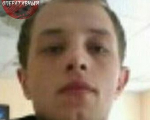 Грабитель толкнул беременную женщину на лестнице