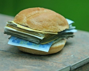 Украинцы смогут требовать компенсацию за задержку зарплаты