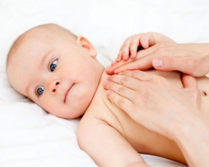 Під час масажу немовля отримує гормон щастя