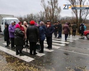 Селяне перекрыли дорогу на Донецк: требуют правильно поделить землю