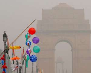 Индусы спасаются от смога