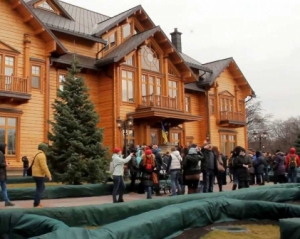 Участники марафона повторили побег Януковича из Межигорья