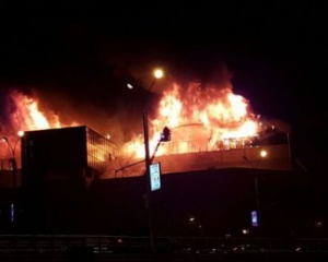В бизнес-центре вспыхнул огонь, есть пострадавшие