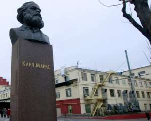 Порошенкові нагадали про демонтаж пам&#039;ятника Марксу