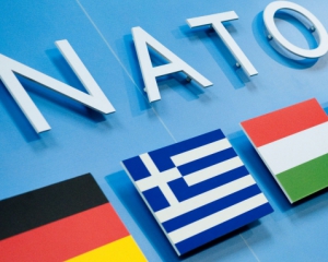 НАТО перенес саммит на лето