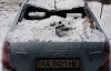 Снежная глыба придавила автомобиль