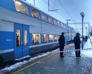 У 2-поверховому потязі знайшли зарізаного пасажира