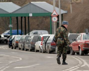 На границе с Польшей застряли почти 900 авто