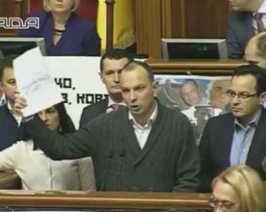 По парламенту &quot;ходит&quot; бумажка с подписями об отставке Луценко