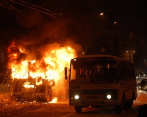 Маршрутка загорілася під час руху