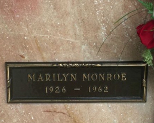 У Мерілін Монро заберуть надгробний камінь